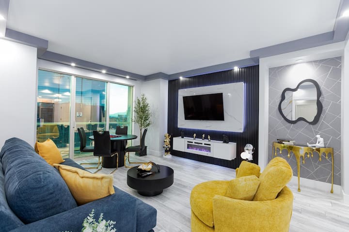 RARE Luxury Suite | Strip View | No Resort Fees!