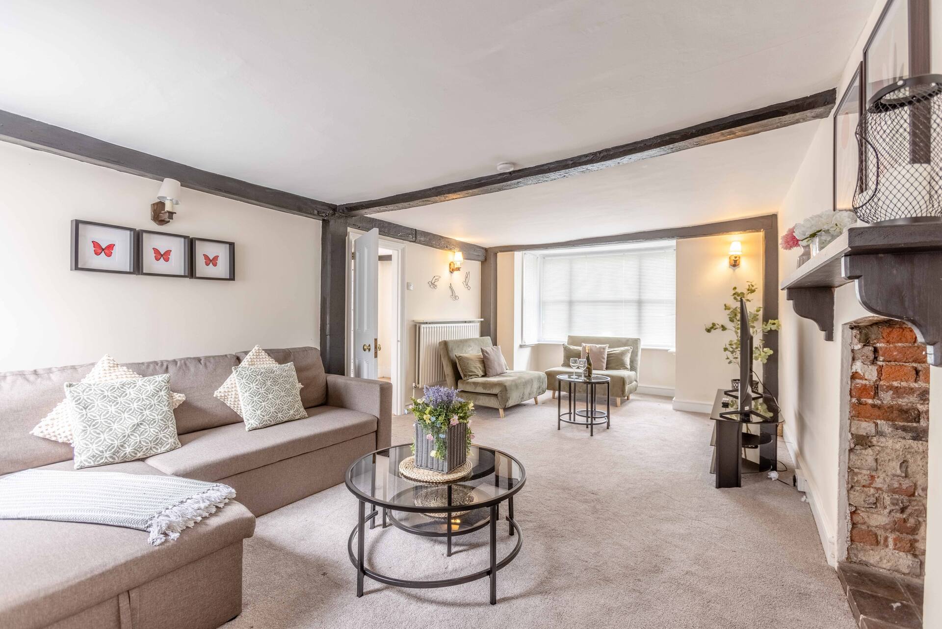 Charming 3BR Cottage Near Windsor and Sights - By Tempstay