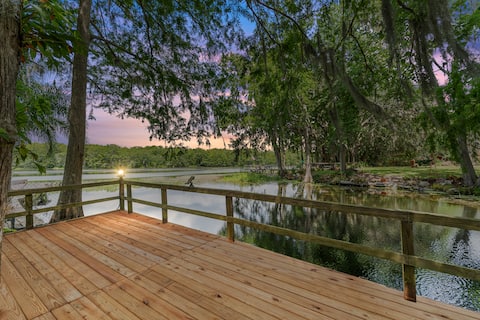 Stunning Waterfront Retreat!