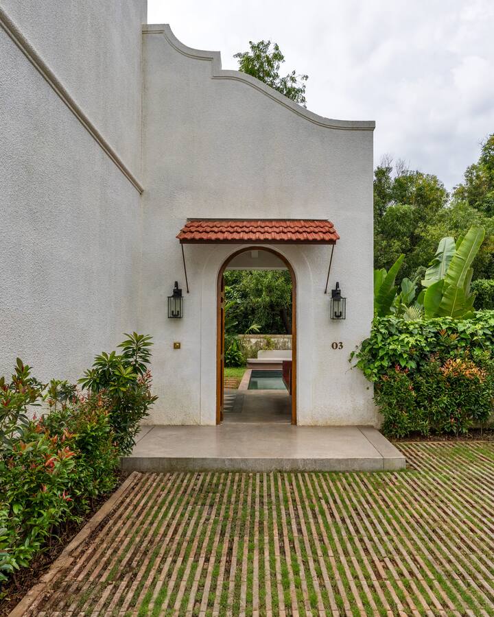 Exterior image 2