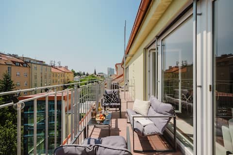 2BDR Maisonette w/ Balcony • Terrace • AC