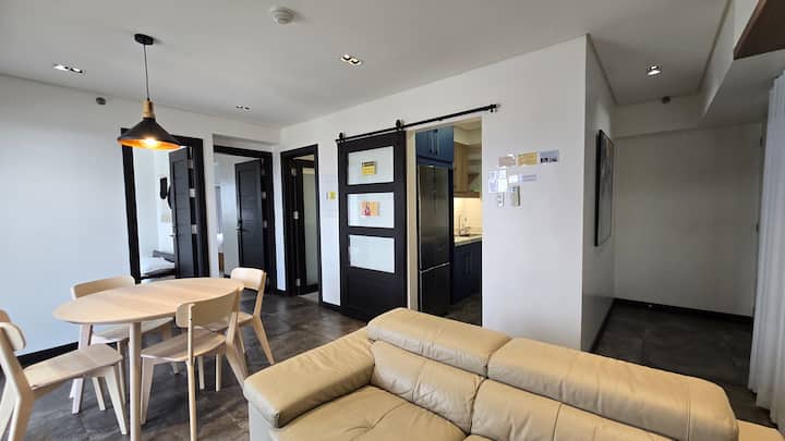 Zinnia Towers | 2 Bedroom W/ 2 Cr | Awesome View - Valenzuela