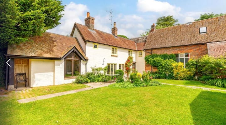 Beautiful Period Grade Ii Listed Cottage - Cotswolds