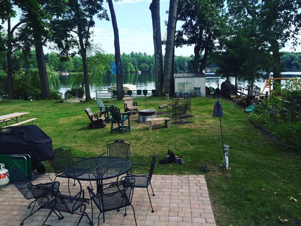 Lakefront, cozy, cottage fish, swim, bonfires + Houses for Rent in