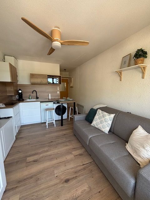 Successful Airbnb property: Cozy Studio - 1 min from the beach in Argelès Sur Mer