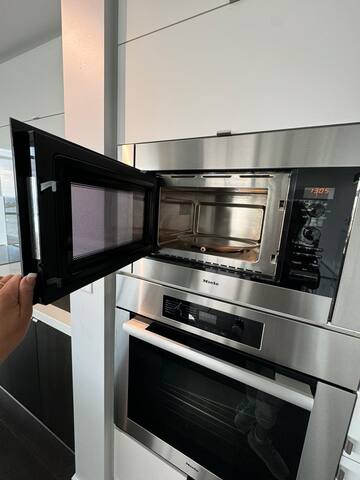 GroupFriendly 5Bed Condo w/ Balcony -Near CN Tower gallery image 4