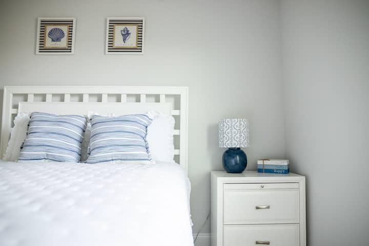 Chumba cha kulala cha wageni kilicho na Televisheni janja 