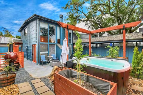 Houston Retreat: Sleeps 14. Pool & Jacuzzi