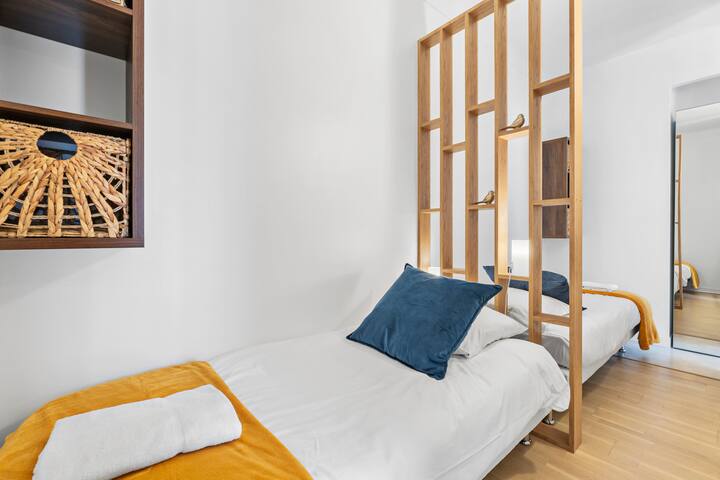 Საძინებელი 2 თავისი ბელგიური საწოლებით 