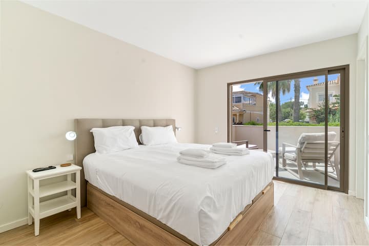 Schlafzimmer 1