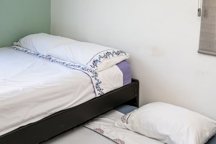 Kangaroo bed, i.e. double bed and single bed downstairs; blankets, towels, closet, fan and minisplit (Cold and hot)