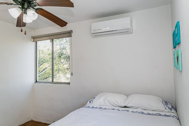 Kangaroo bed, i.e. double bed and single bed downstairs; blankets, towels, closet, fan and minisplit (Cold and hot)