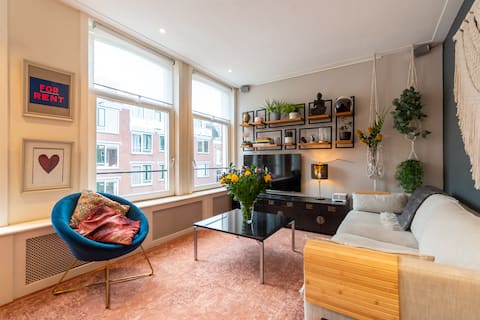 Successful Airbnb property: Top Location Stylish 2 Bed + 2 Bath + AC - De Pijp in Oude Pijp