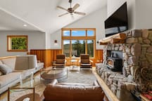 Newly remodeled condo! sleeps 7!