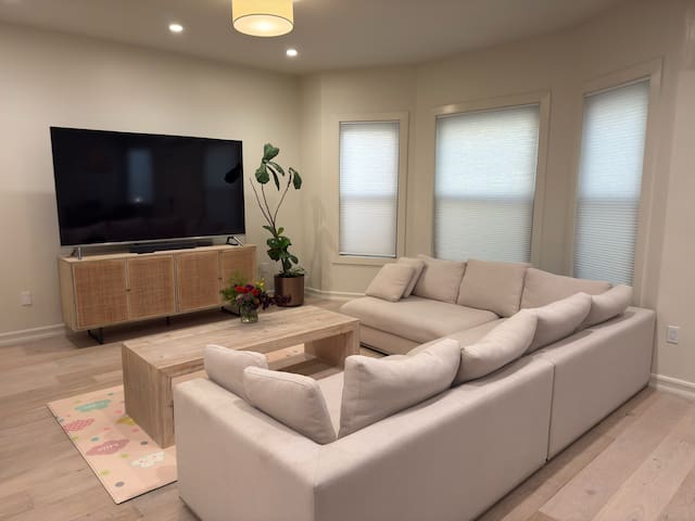 Luxe Retreat In The Heart of SF gallery image 3