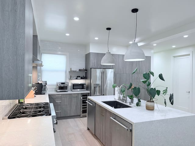 Luxe Retreat In The Heart of SF gallery image 2