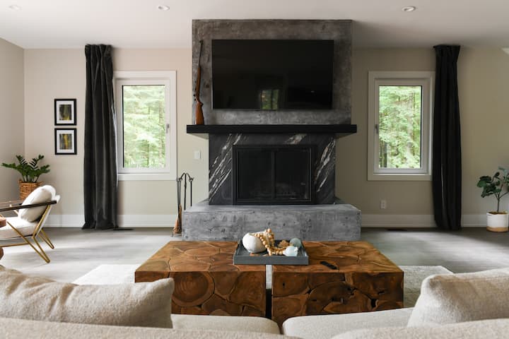 Luxury Lakefront - 4 Bdr | 10 Beds | 4 Bath - United States