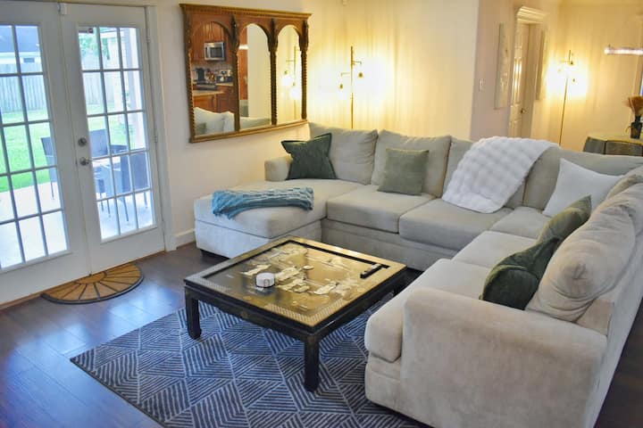 Spacious 4br Home W/ Hot Tub, 15 Min From Downtown - 貝萊爾