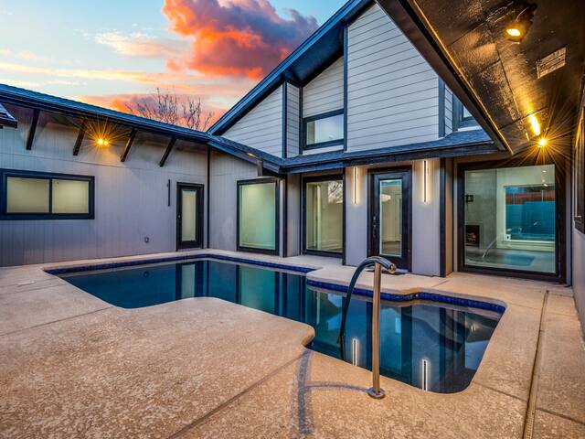 Modern Luxurious Retreat with Heated Pool gallery image 2