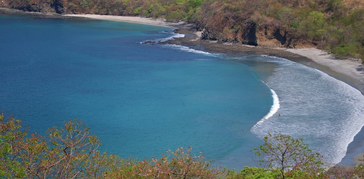 Spacious Studio 1 Min. Walk to the Beach