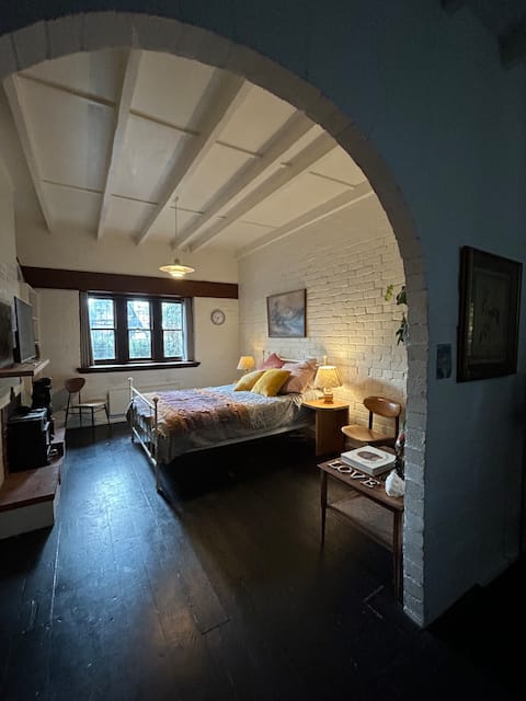 Enjoy A Family Home In Elwood.