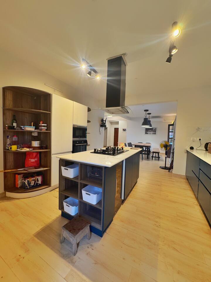 Full kitchen image 1