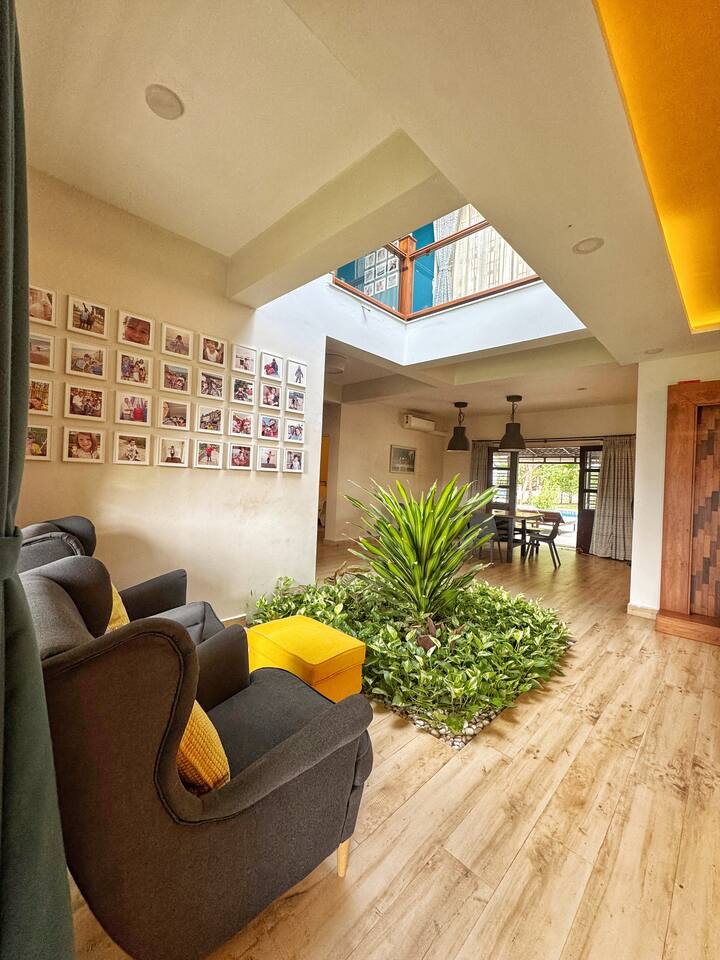 Living room image 6
