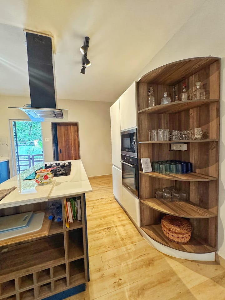 Full kitchen image 2
