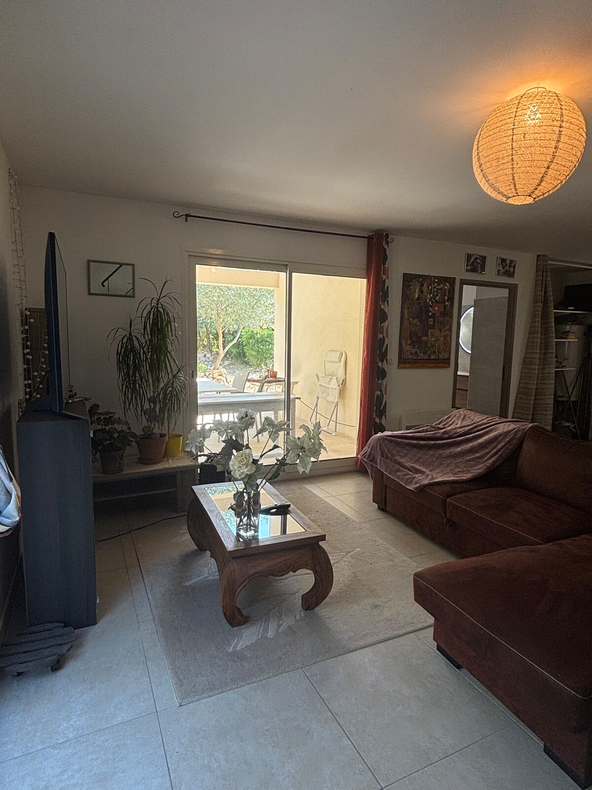 Top Airbnb: Quiet room in a local home in a villa in Hôpitaux Facultés