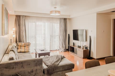 Bright Roomy 1BR Escape | Private Ensuite