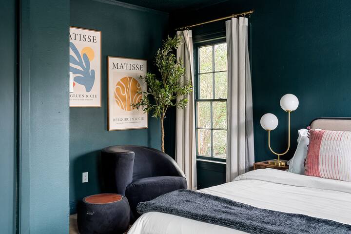 2x the Fun – Entire Home Lakewood Greenville Ave gallery image 3