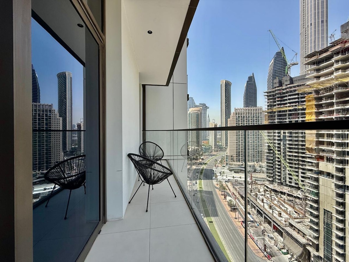 2 Bedroom Furnished Apartment with Skyline View | Burj Crown 5