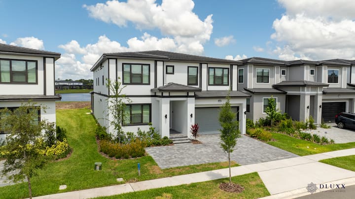 Brand New! 9Bed Home at Paradiso by Universal 1018 - Houses for