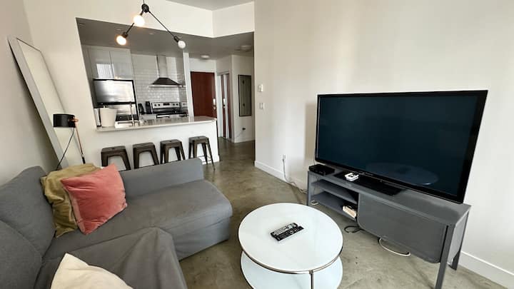 Modern Dt Sleeps 4, W/parking - 溫哥華