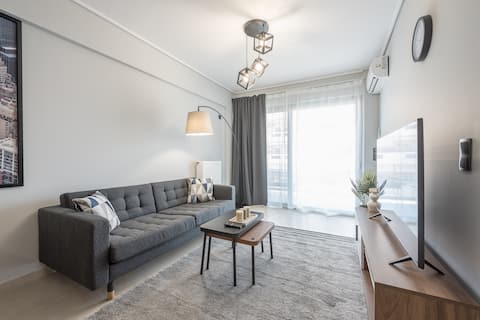 Successful Airbnb property: Modern and Bright City Apartment w/Free Parking in Νέο Φάληρο
