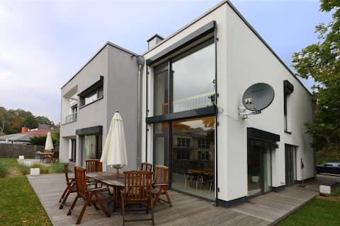 Close to the beach, high quality, for 6 people.