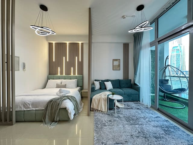 Minimalist Studio W/ Amazings Marina Canal Views