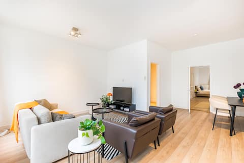 Popular Airbnb listing: The Modern City Loft in Cool