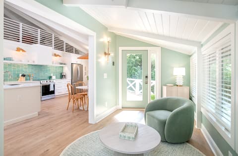 Top performing Airbnb: Oceans Eight Bungalow in Pine Knoll Shores