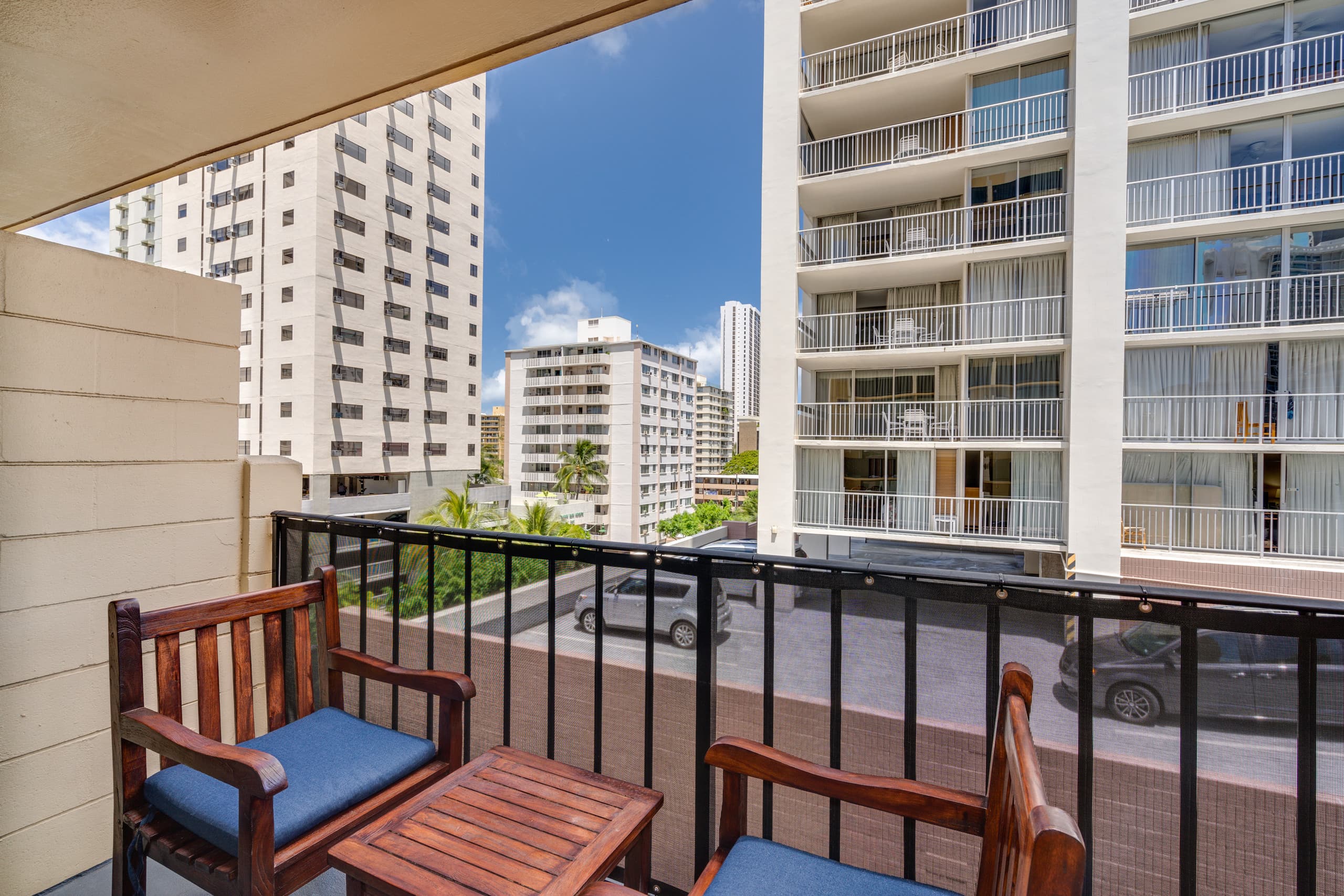 Condo in Honolulu · ★4.57 · Studio · 1 bed · 1 private bath - Image 18