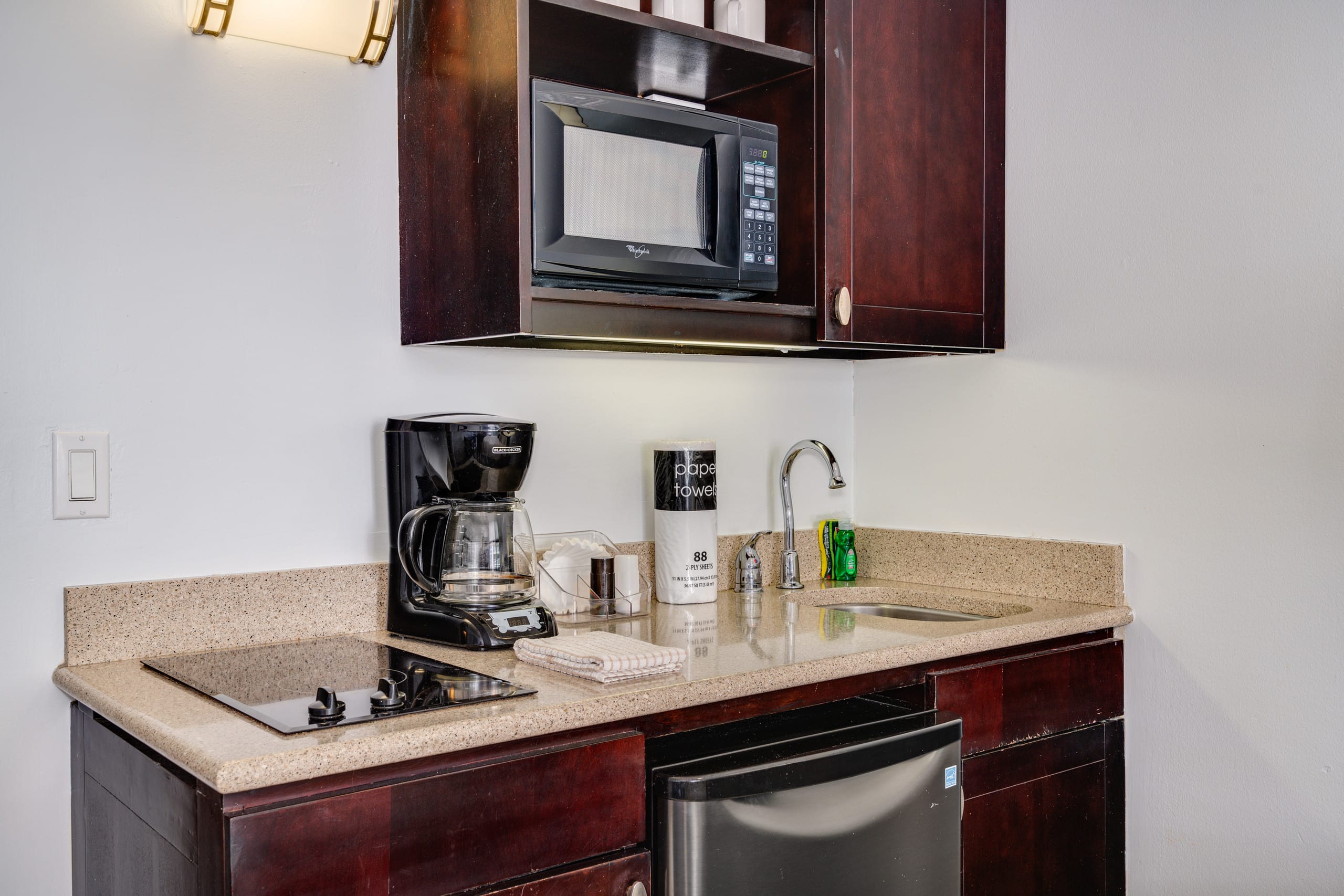Condo in Honolulu · ★4.57 · Studio · 1 bed · 1 private bath - Image 14
