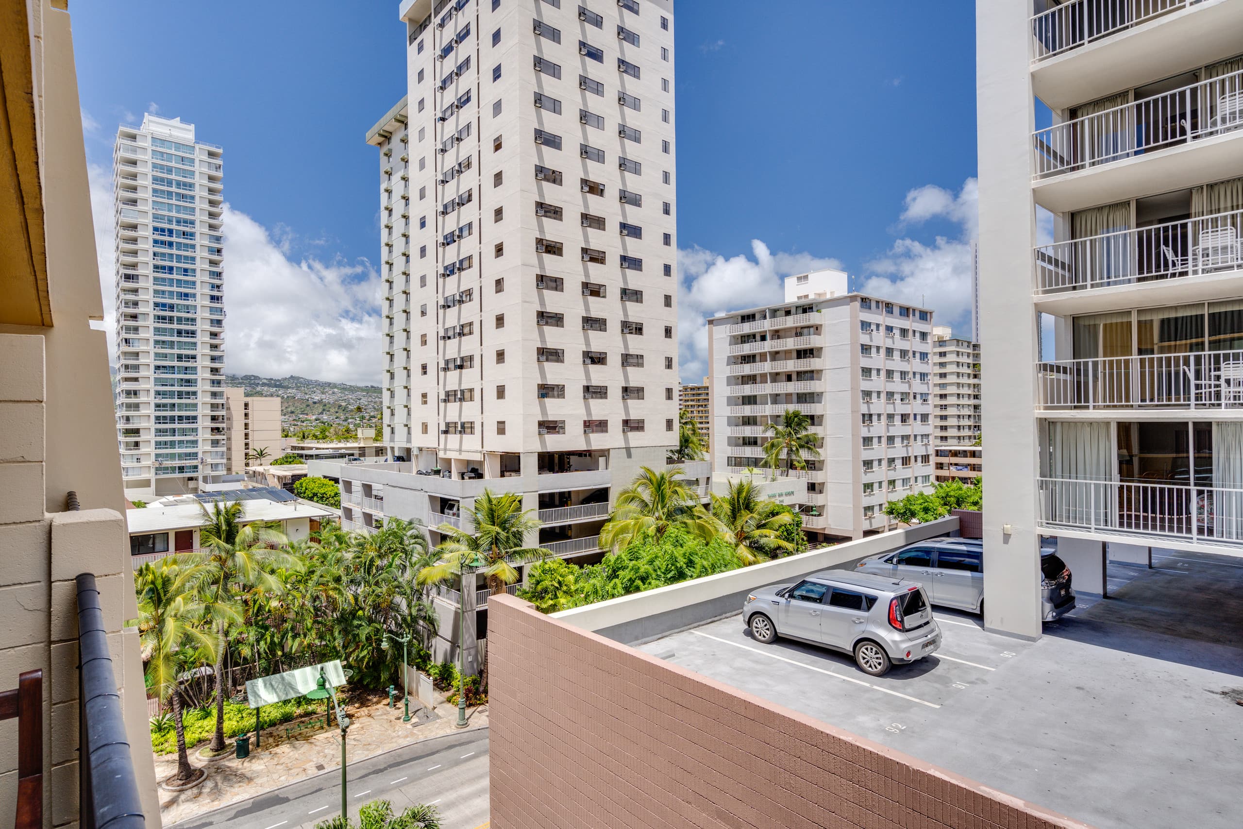 Condo in Honolulu · ★4.57 · Studio · 1 bed · 1 private bath - Image 22