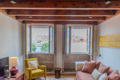 Anúncio popular: Cais de Gaia charm apt. Riverview Downtown with AC em Santa Marinha