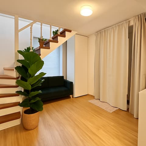 Top performing Airbnb: Apartment in Neu Westend in Westend