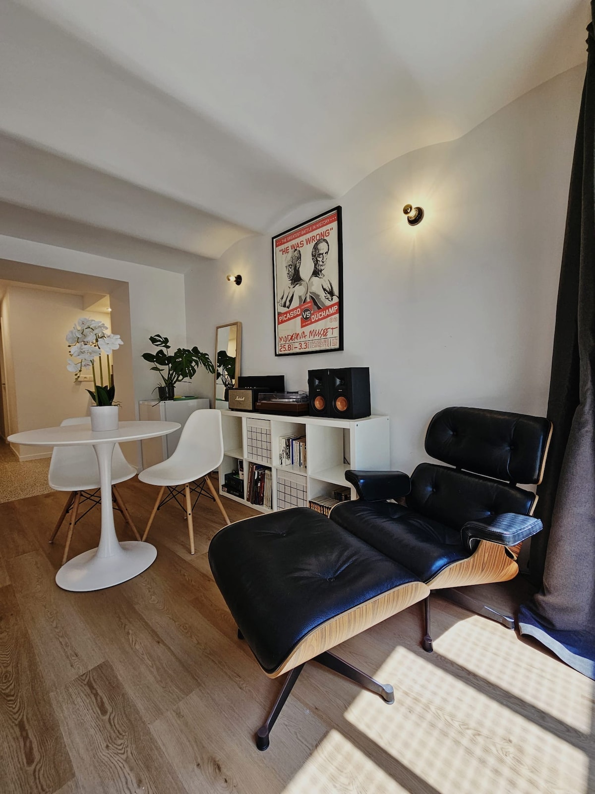 Top performing Airbnb: Beautiful studio in Saint-Gilles in Saint Gilles Sint Gillis