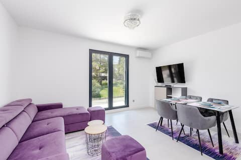 Top Airbnb: Adorable Condo by the Sea in Igalo