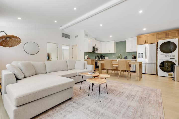 Relaxed 2BR Venice Stay | Walk to Beach & More