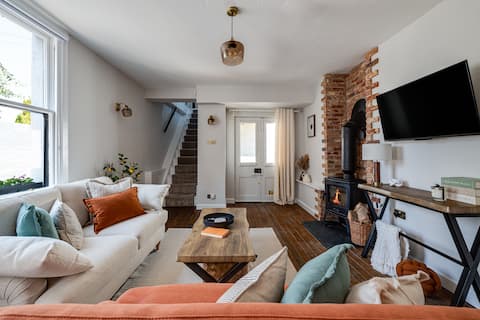 Popular Airbnb listing: Luxury Canal-side Cottage with Cosy Hot Tub in Great Boughton