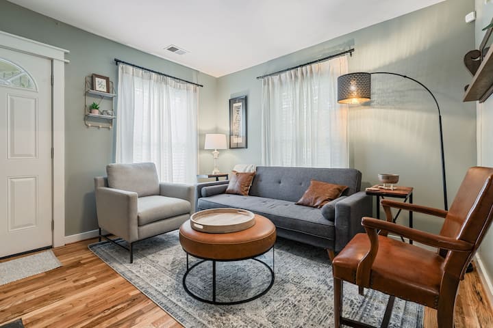 Cozy Birmingham Bungalow - Birmingham, AL