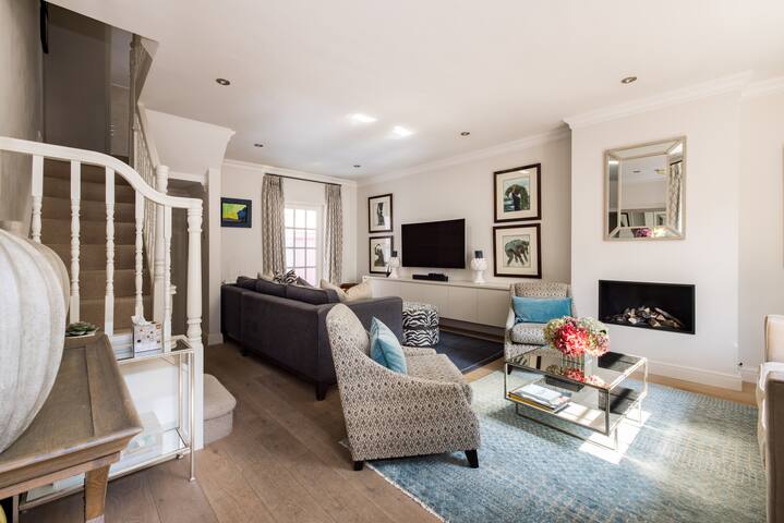 Prince Luxe – 4 Bedroom House in Chelsea gallery image 3